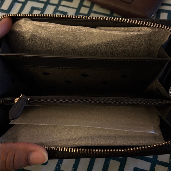 Kate Spade Wallet - Picture 6 of 8
